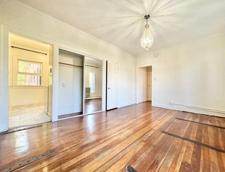 Building Photo - 532 S Coronado St