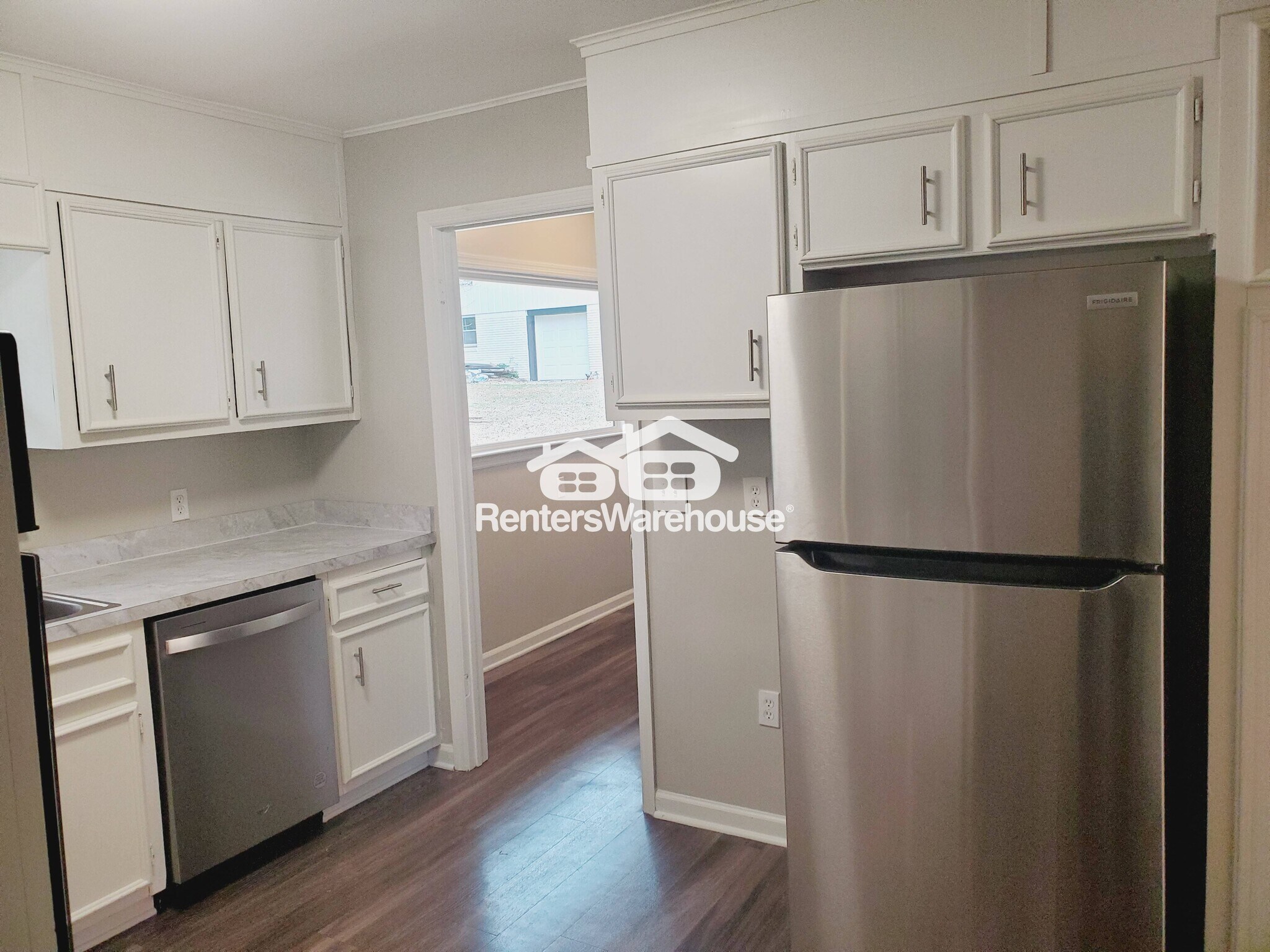 Building Photo - 3910 Lisas Dr