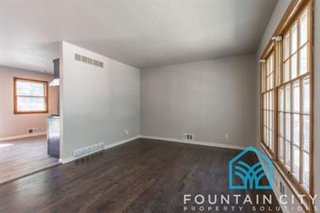 Building Photo - 405 Hooke Ave