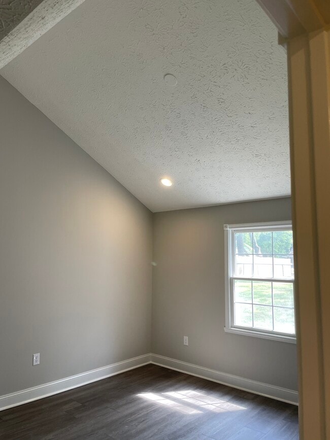 Building Photo - 10717 N Park Ave