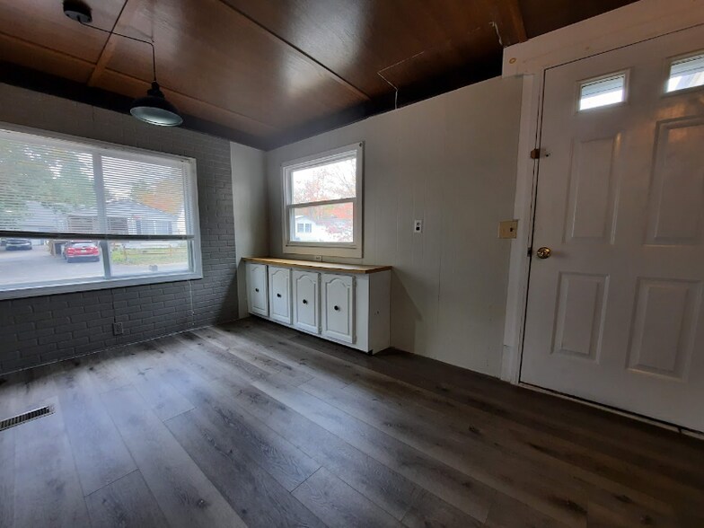 Building Photo - 244 Alder St
