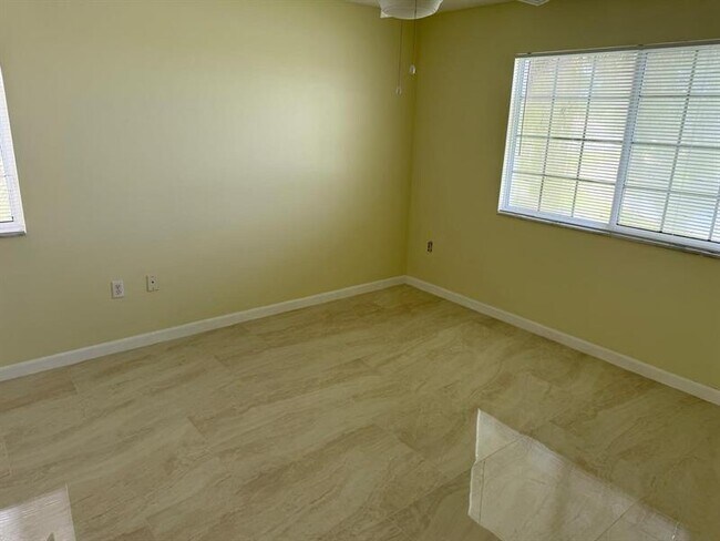 Building Photo - 5061 Wiles Rd