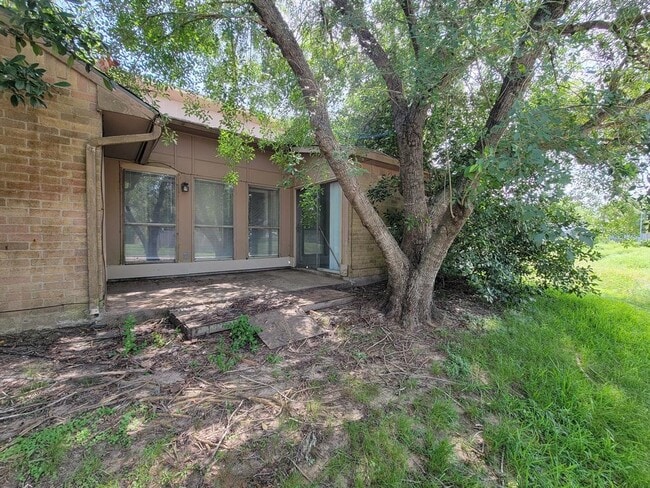 Building Photo - 17423 Ranch Country Rd