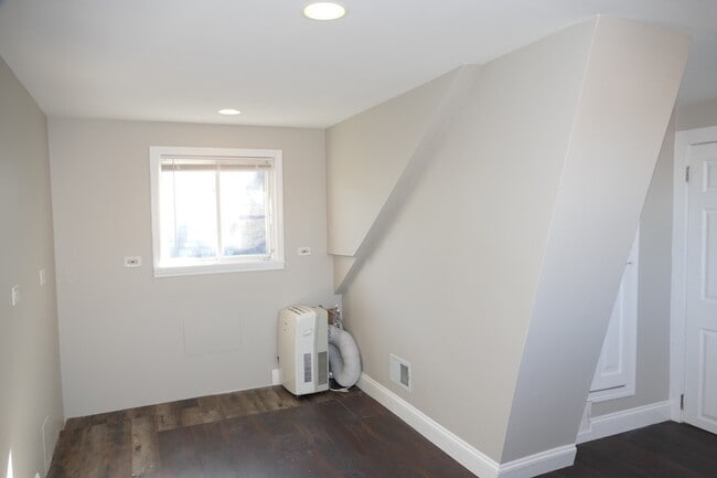 Building Photo - 1729 N Fairfield Ave