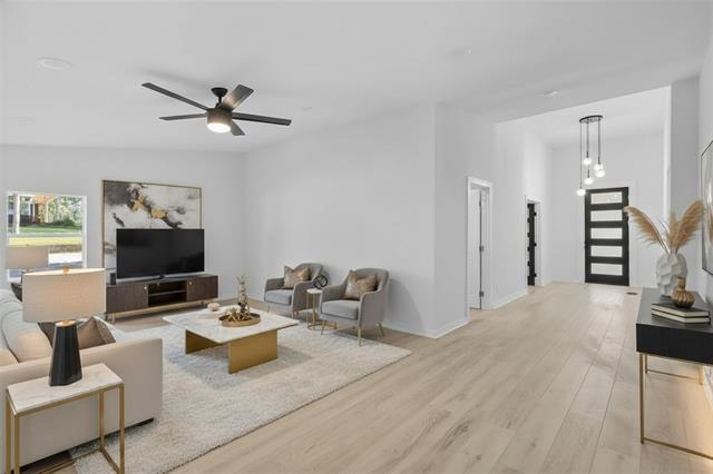 Building Photo - 605 N Main St