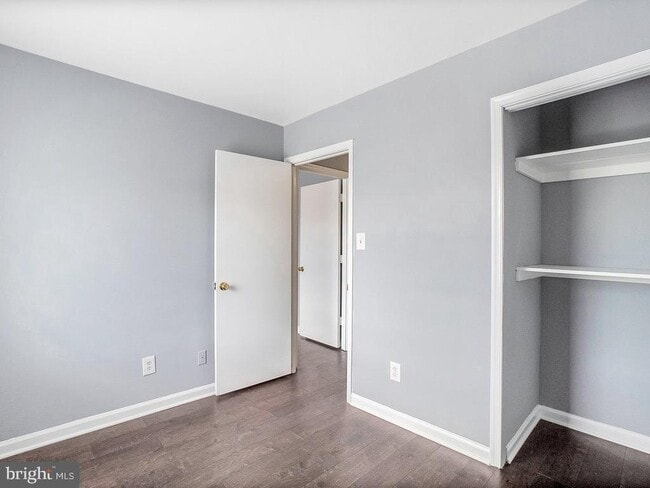 Building Photo - 330 Brock Square