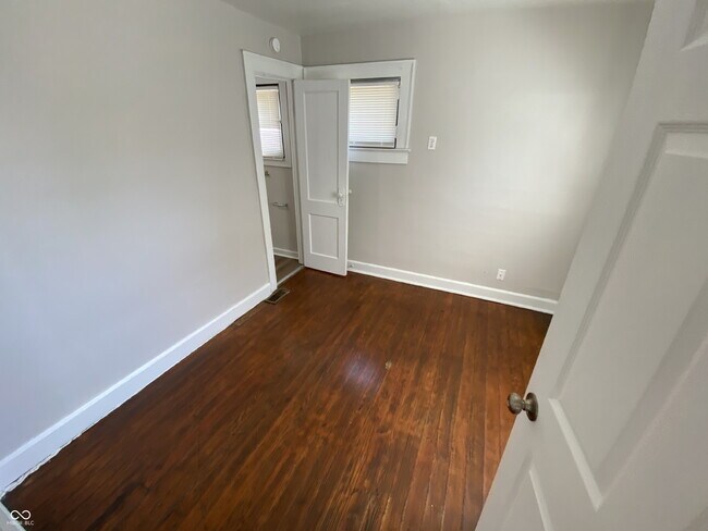 Building Photo - 1535 Kappes St