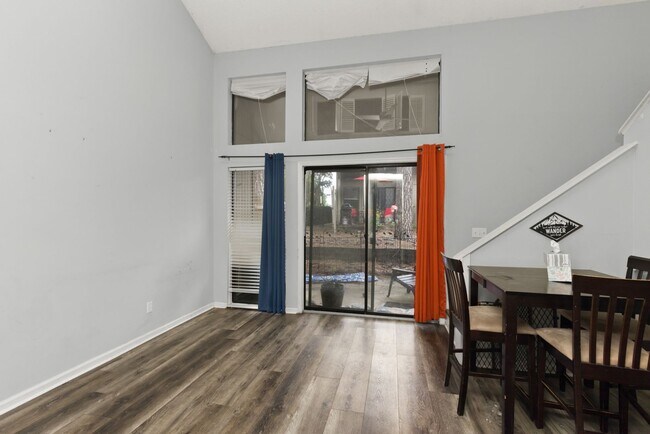 Building Photo - 1009 Stonegate Dr