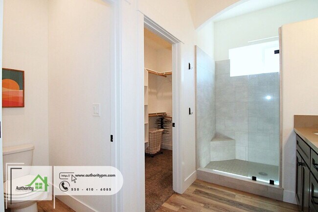 Building Photo - 4624 Pleasant Hills Dr