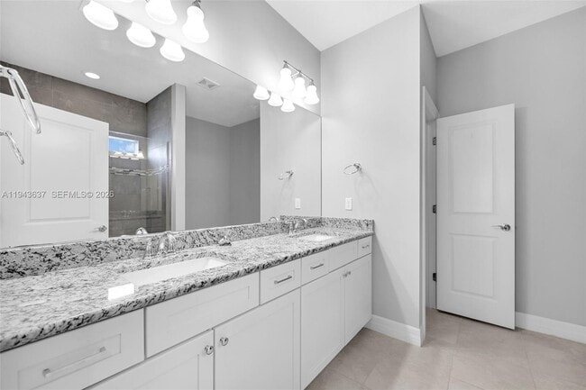 Building Photo - 964 Banyan Dr