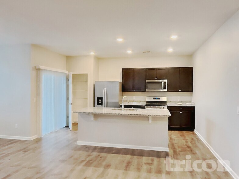 Building Photo - 1122 Woodbridge Blvd