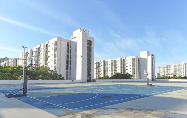 Building Photo - 2 bedroom in Sunny Isles Beach FL 33060