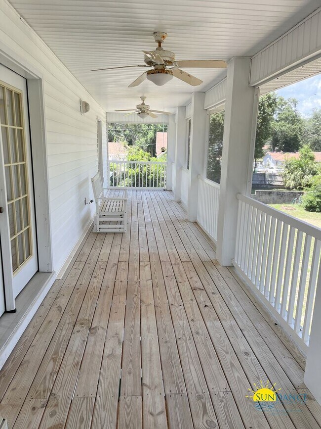 Building Photo - Furnished 4BR Waterfront Home in Fort Walt...