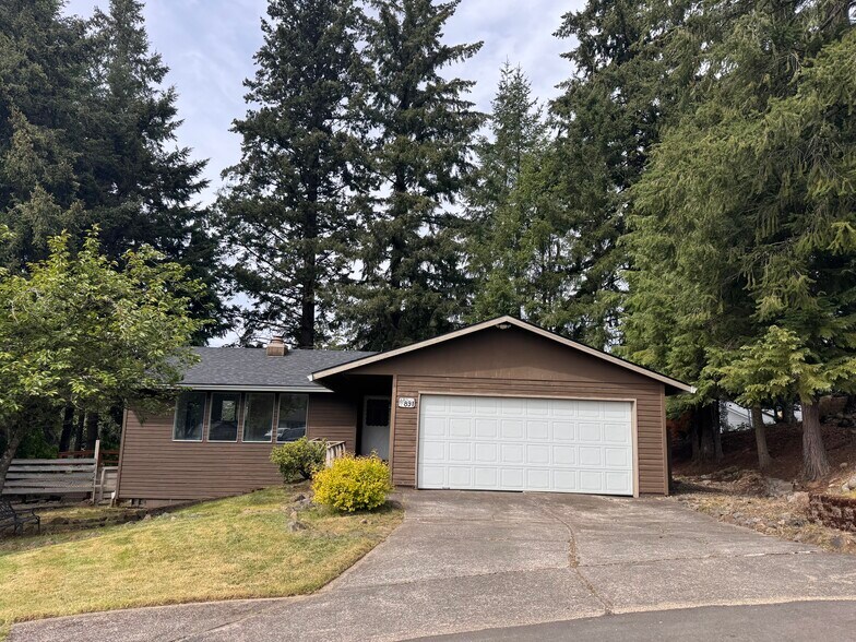 Primary Photo - 891 NE Bunyard Pl
