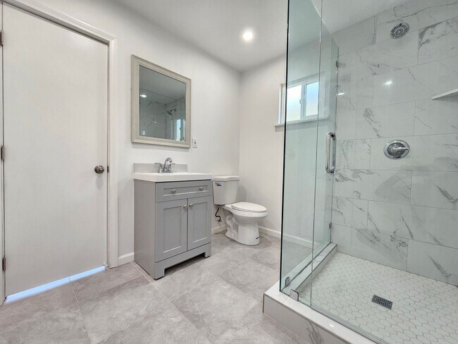 Building Photo - Remodeled Home for Rent – Fresh, Modern, a...