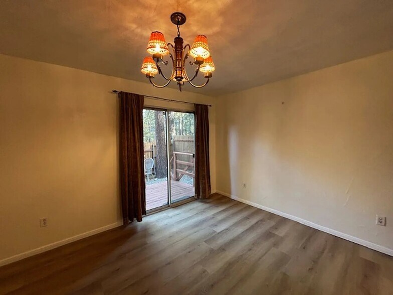 Building Photo - 259 Spruce Ln