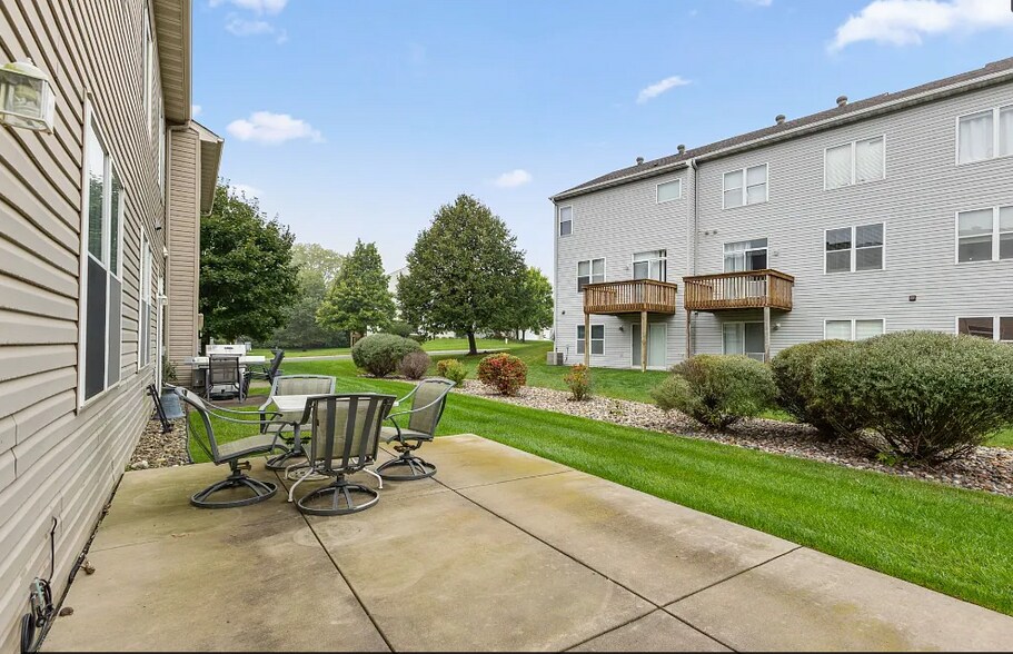 Building Photo - 5100 Holly Ln N