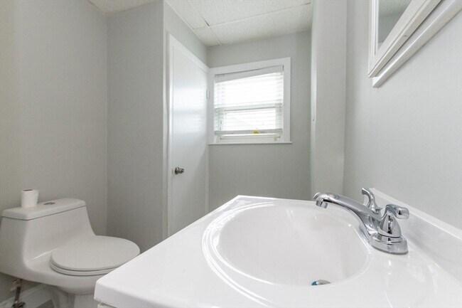 Building Photo - 129 Lynnway