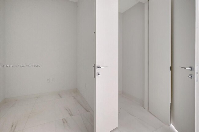 Building Photo - 300 Biscayne Blvd Way