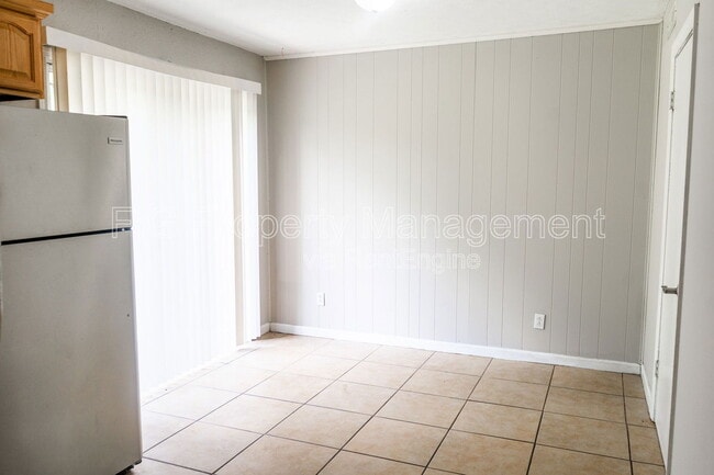 Building Photo - 123 Louella Dr