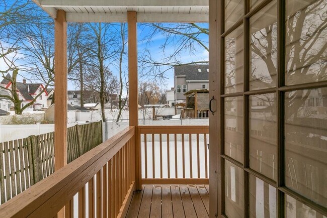 Building Photo - 335 Salem St