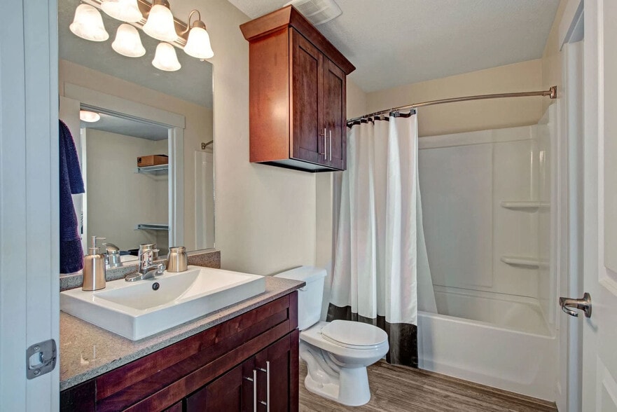 Building Photo - 460 E 400 S