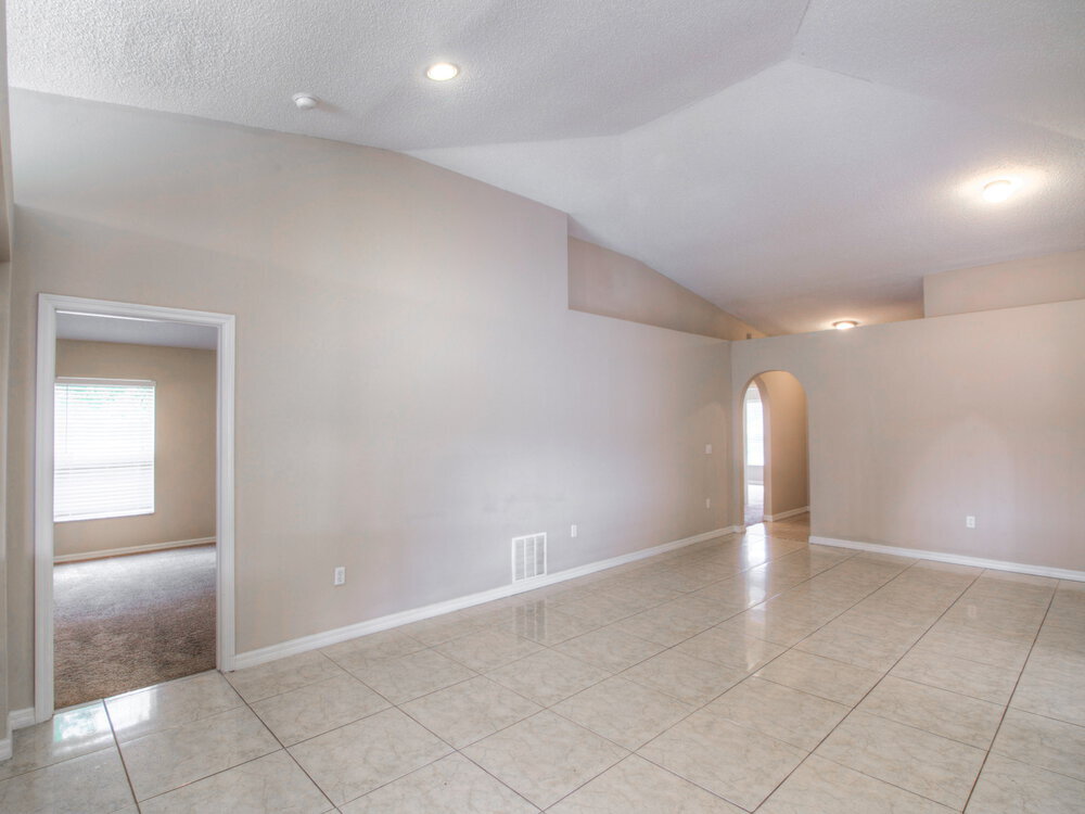 Building Photo - 16041 Wilkinson Dr