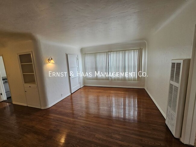 Building Photo - Wonderful 1 Bedroom Apartment Just a Block...