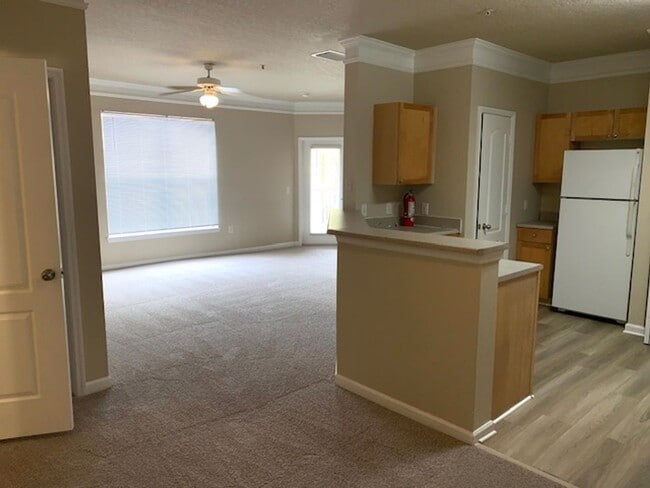 Building Photo - Beautiful condominium for Rent