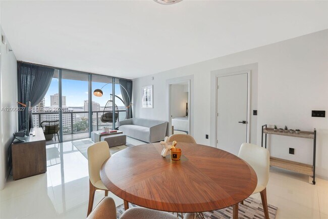 Building Photo - 465 Brickell Ave