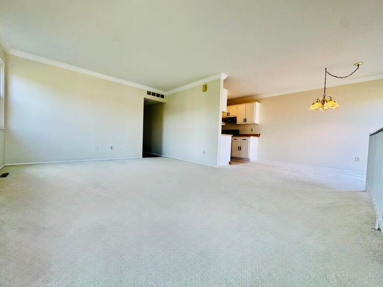 Building Photo - 23519 N Rockledge