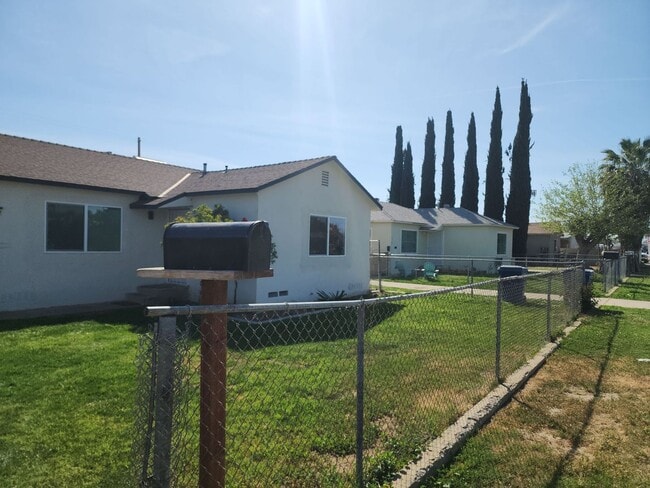 Building Photo - Single-family home with flexible leases - Renovated property - Pet-friendly - Coming soon!