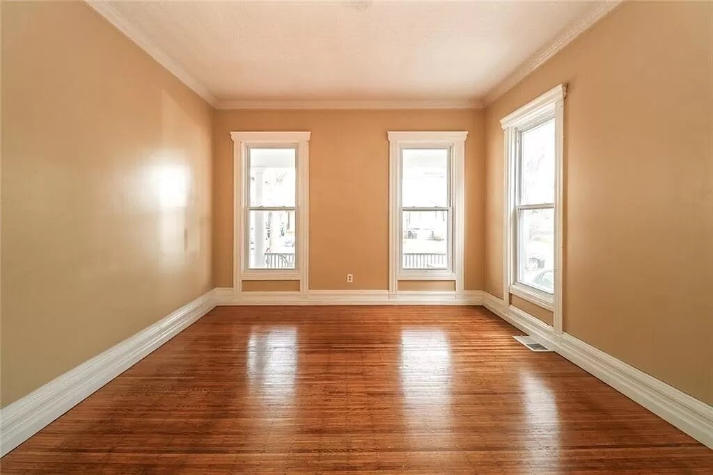 Building Photo - 473 Alexander St