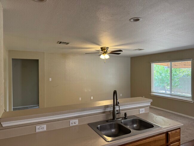 Building Photo - 450 Carriage Way