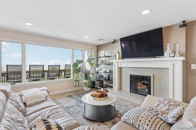 Building Photo - 623 Oceanfront