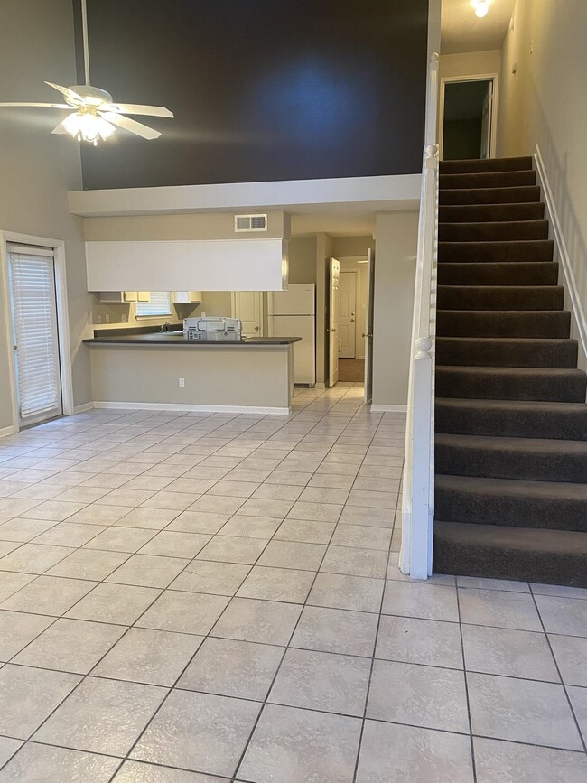 Building Photo - 2507 Golden Park Ln