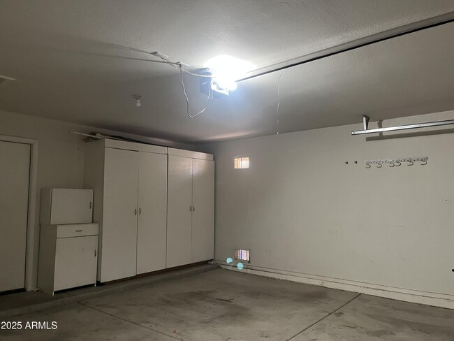 Building Photo - 4144 E Coolbrook Ave