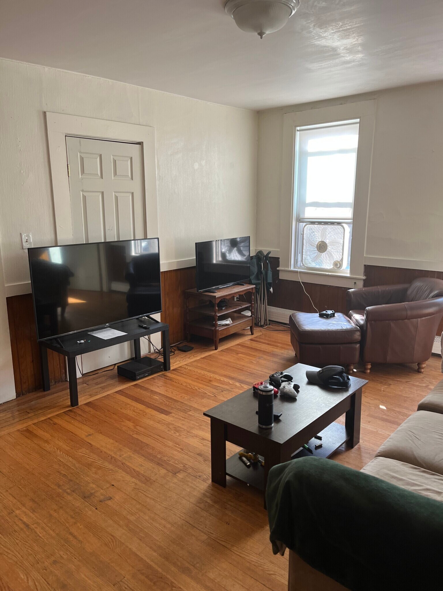 Building Photo - 53 W 7th St