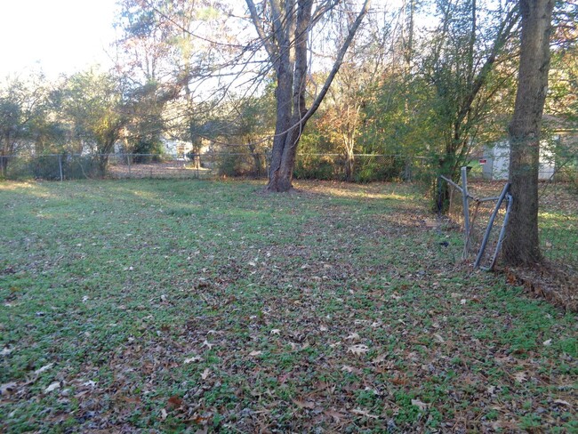 Building Photo - 5164 Woody Dr