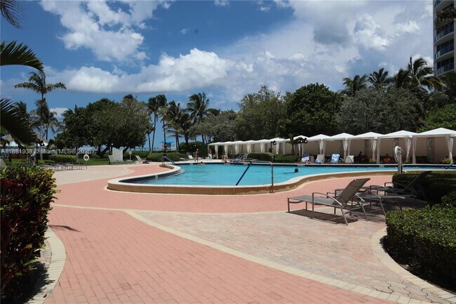 Building Photo - 3001 S Ocean Dr