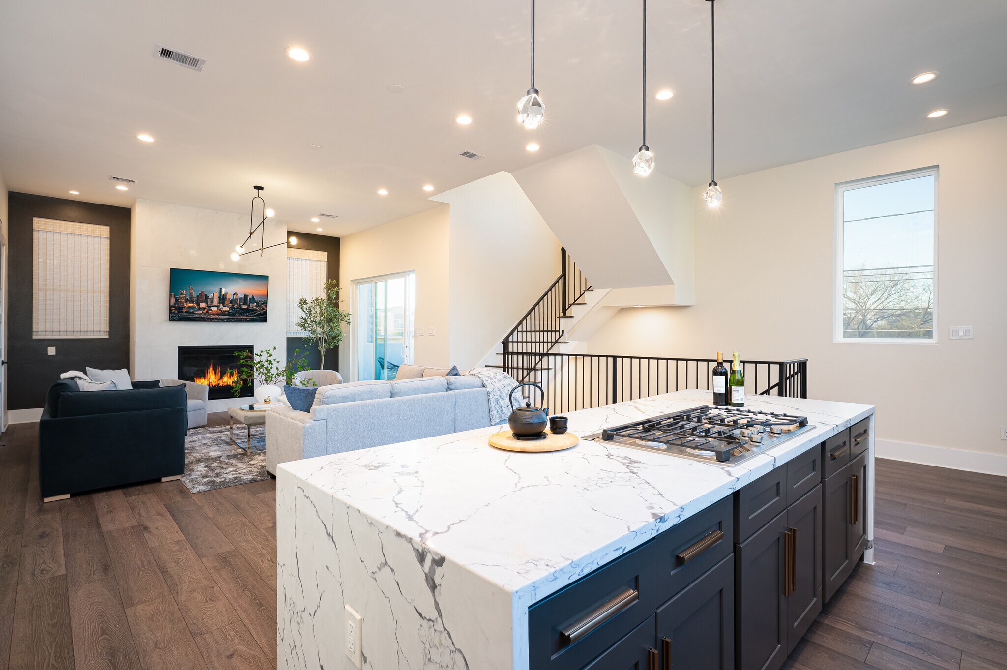 Building Photo - 917 Thompson St