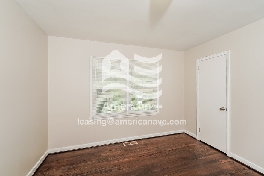Building Photo - 905 Charles Cir