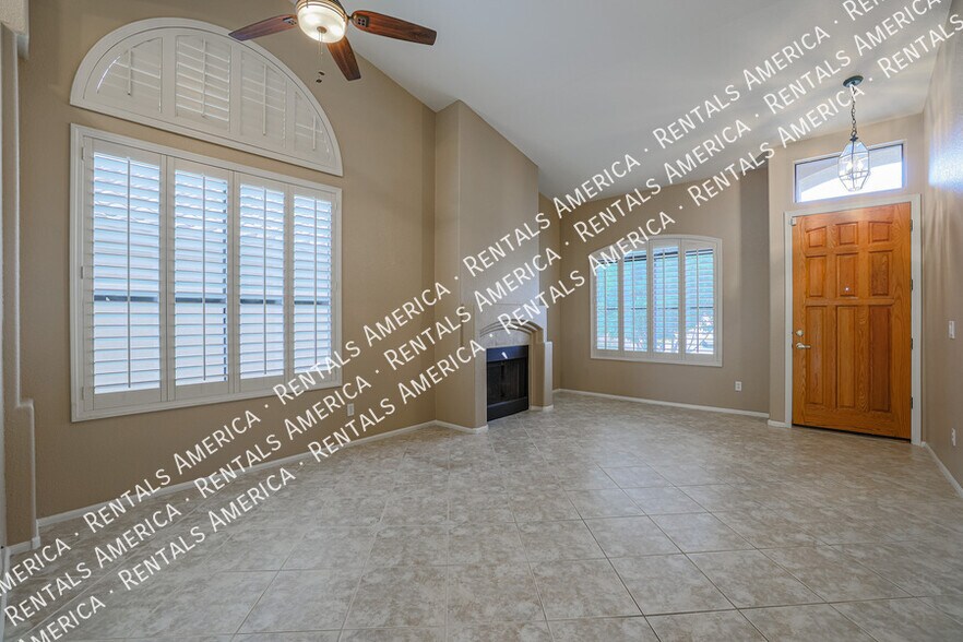 Building Photo - 263 E Ashurst Dr