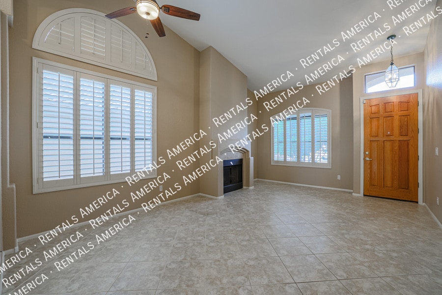 Building Photo - 263 E Ashurst Dr