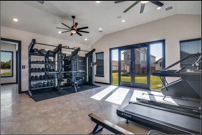 Building Photo - 151 Villas Dr