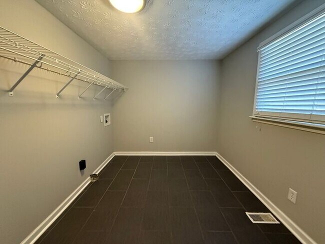 Building Photo - FOR RENT - 3 Bed 2 Bath House in South Nash - Pet Friendly