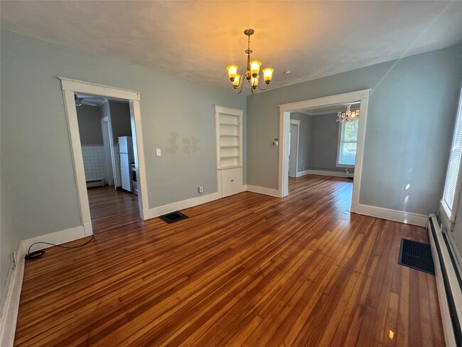 Building Photo - 325 Riverside Dr