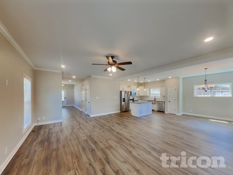 Building Photo - 129 Bonnell Dr