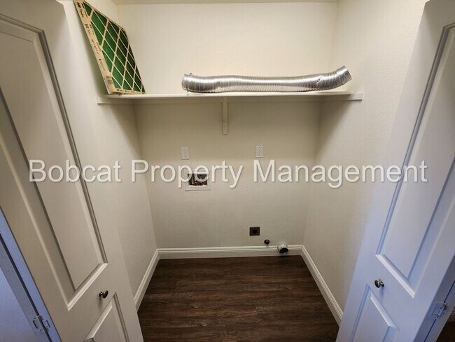 Building Photo - 1234 Saltern Dr