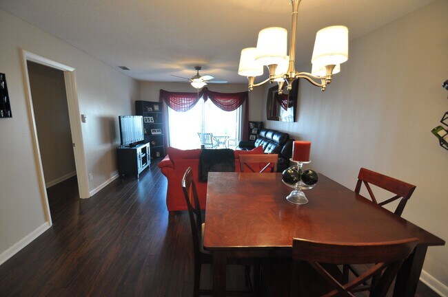 Building Photo - Charming 2-Bedroom Condo in Scenic Winter ...